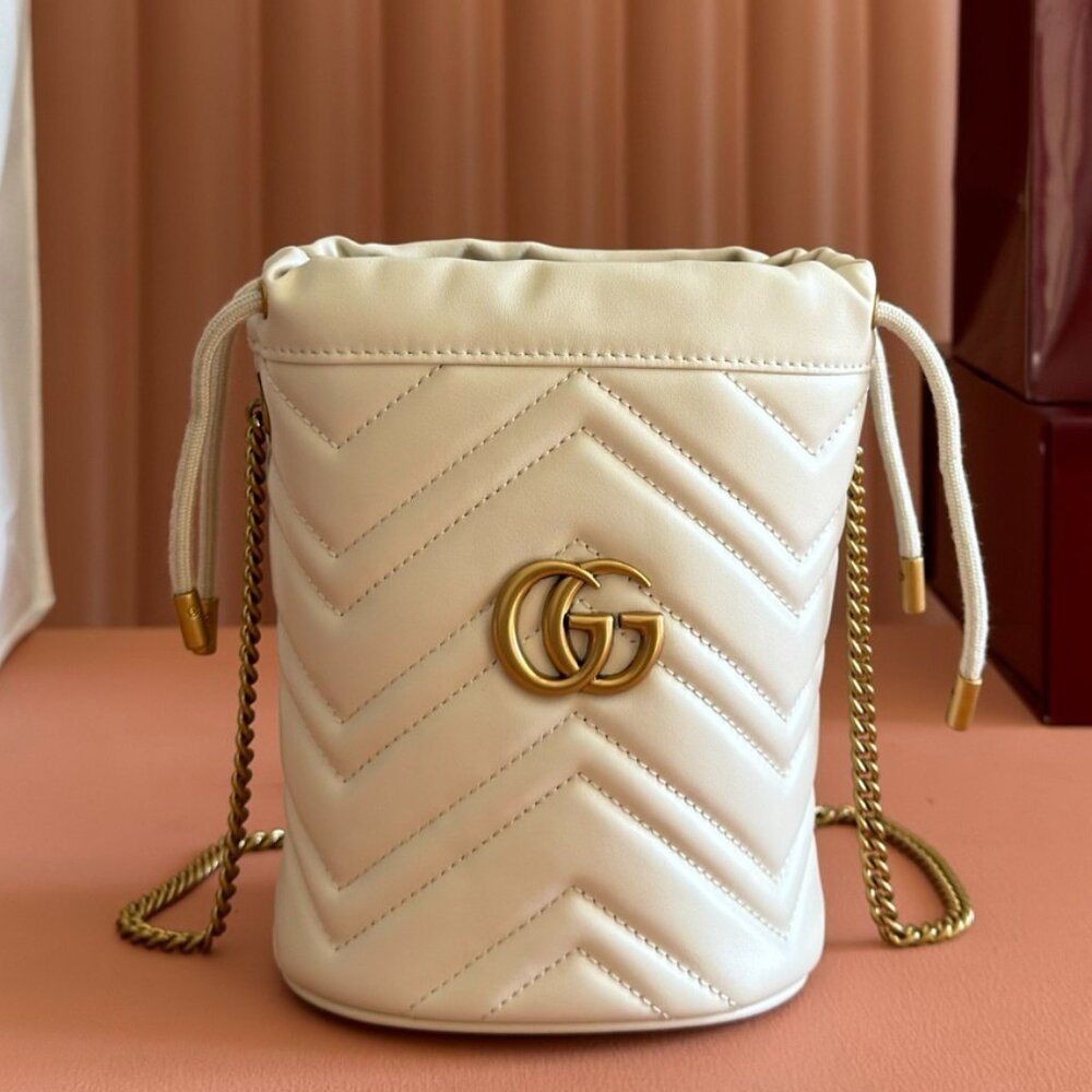 🖤Gucci Cream Crossbody Bag with Gold Accents